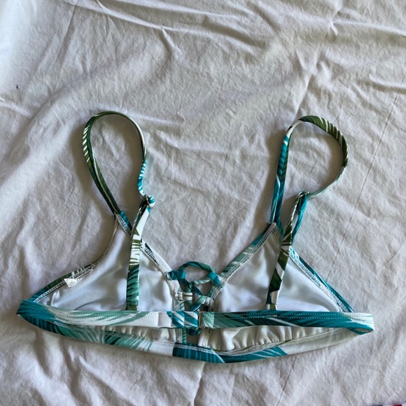 leaf pattern bikini top - Picture 4 of 4